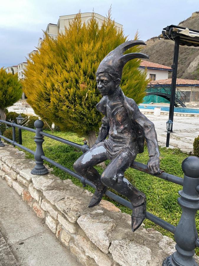 Supreme Danieli - Holiday Apartment By The Sea Balchik Bagian luar foto