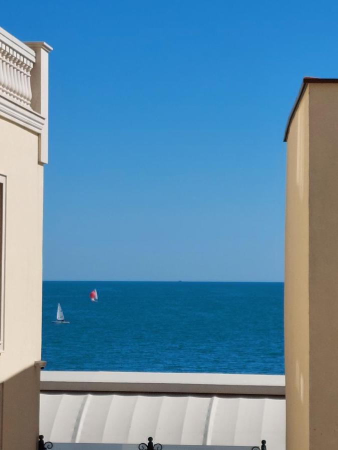 Supreme Danieli - Holiday Apartment By The Sea Balchik Bagian luar foto