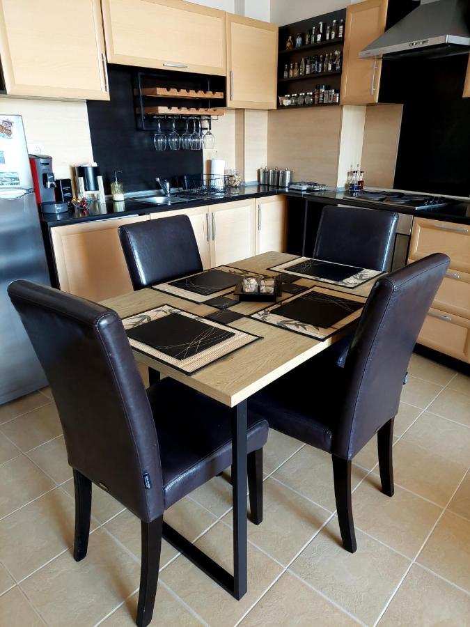 Supreme Danieli - Holiday Apartment By The Sea Balchik Bagian luar foto
