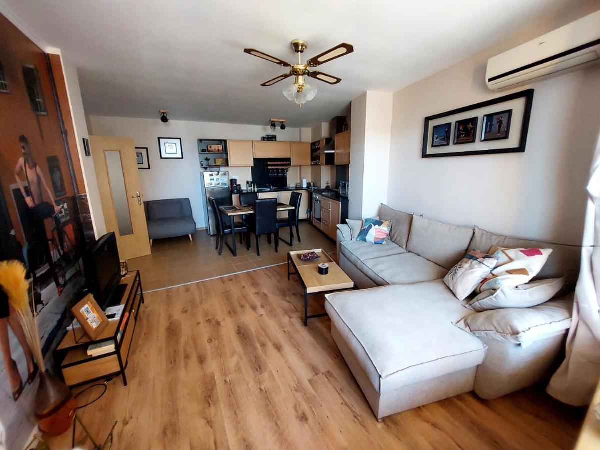 Supreme Danieli - Holiday Apartment By The Sea Balchik Bagian luar foto